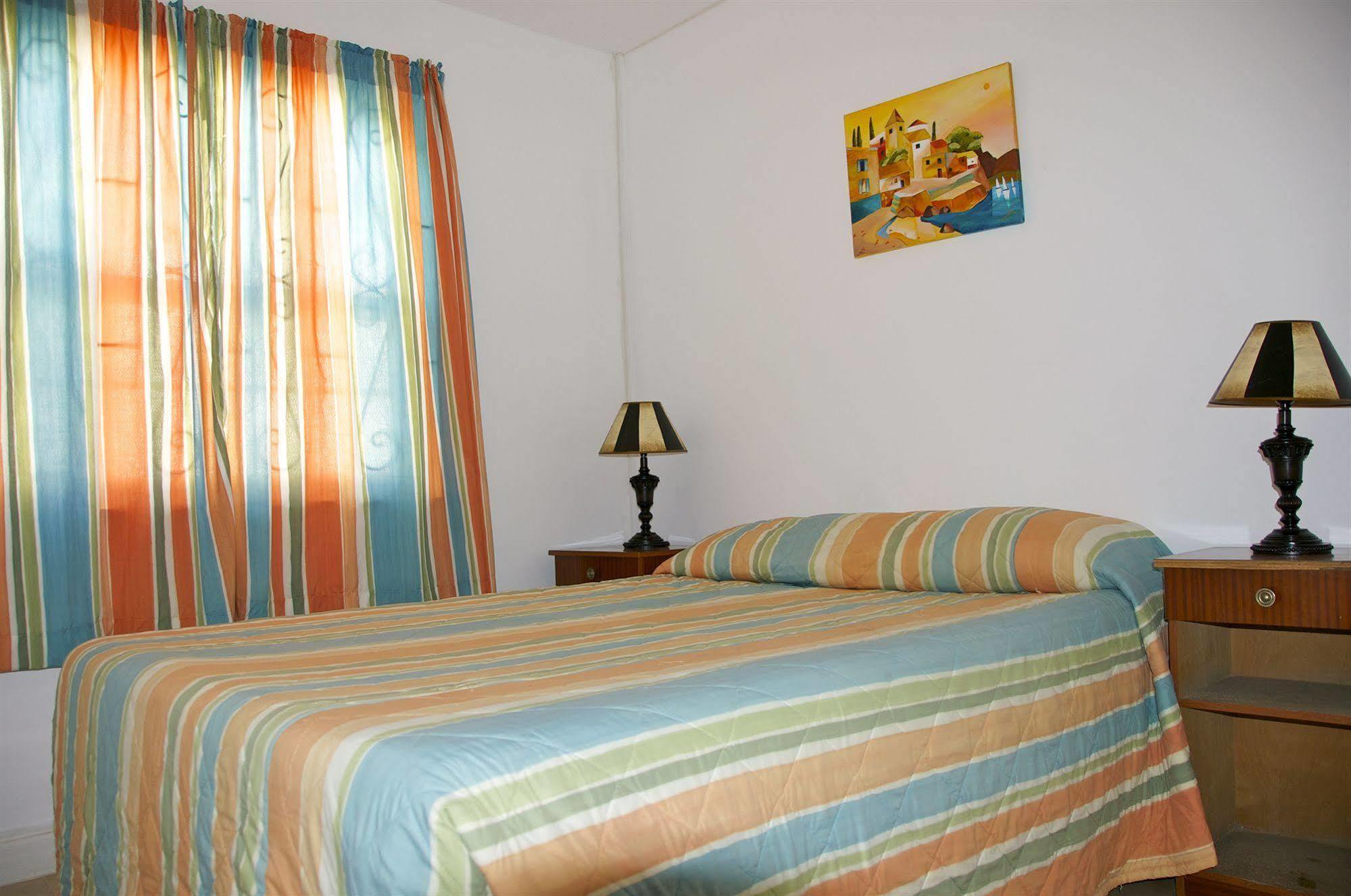 Adulo Apartments Bridgetown Buitenkant foto